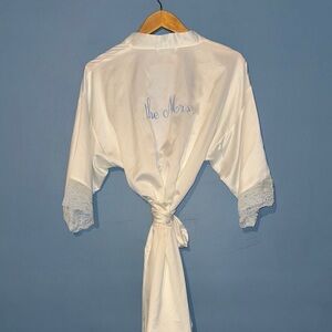 Elegant White Bridal Robe with Lace Trim